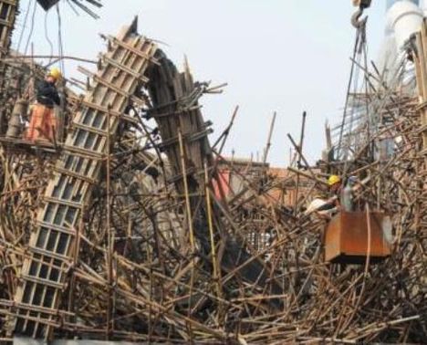 Scaffolding collapse in China kills two