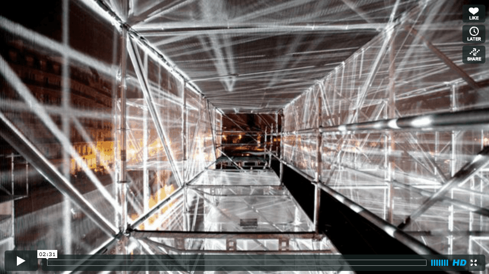 Amazing scaffolding light show [Video]