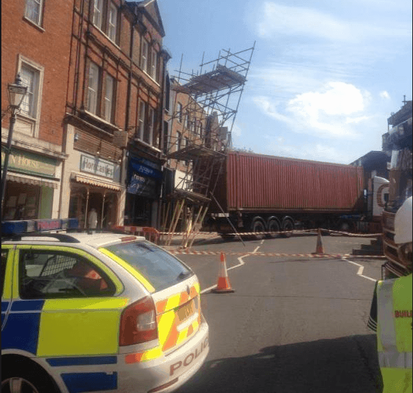 Lorry brings down scaffolding in Sevenoaks