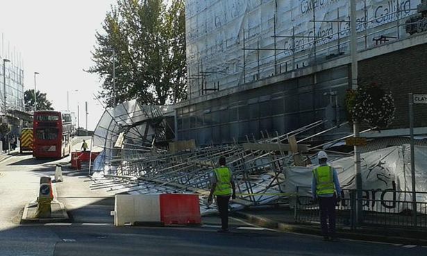 Scaffold collapse causes London traffic chaos