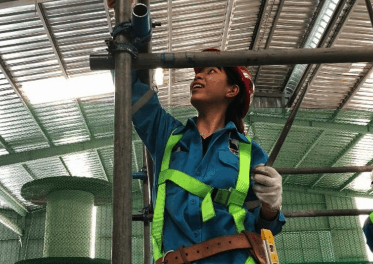 First female completes Overseas Scaffolder Training