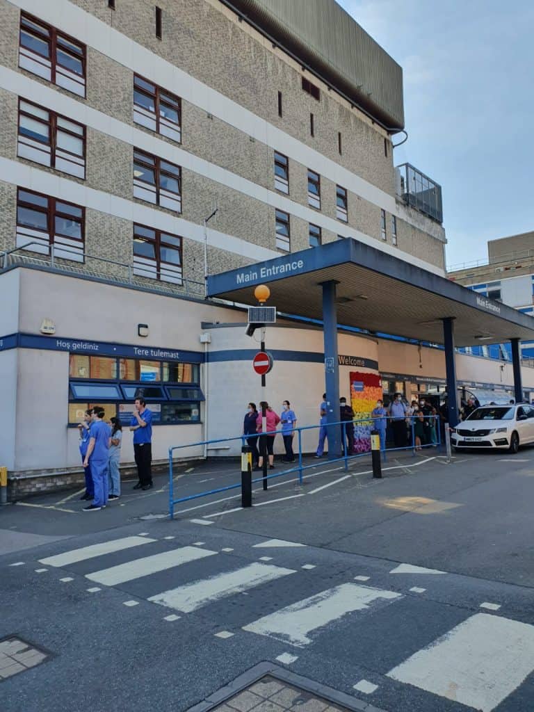 Watford Scaffolding hands out ice creams to NHS staff