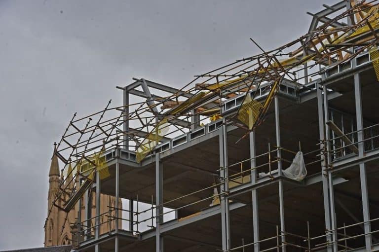 Scaffolding falls from Glasgow apartment site
