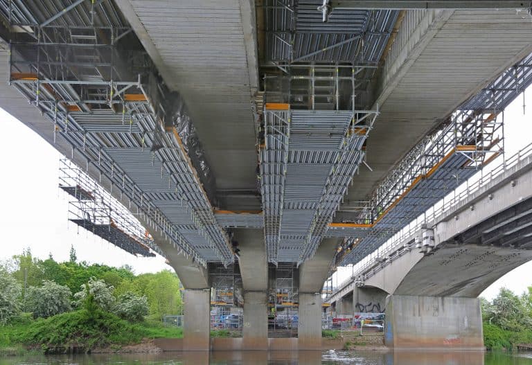 140+ Tonnes of PERI UP enable major bridge repair scheme