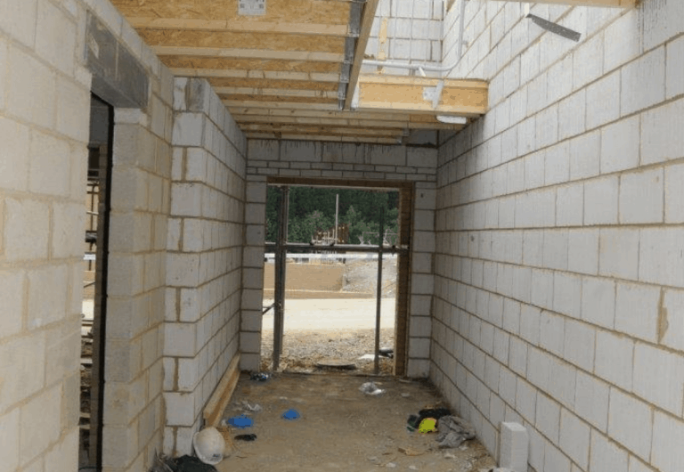 Brickies fall from height