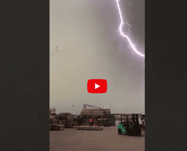 Scaffolders run for their lives as massive lightning bolt strikes yard