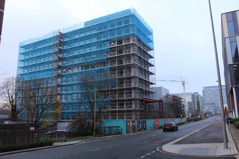 Skill Scaffolding has completed a challenging project at Grosvenor House in Basingstoke, thanks to the world's leading scaffolding system, Layher.