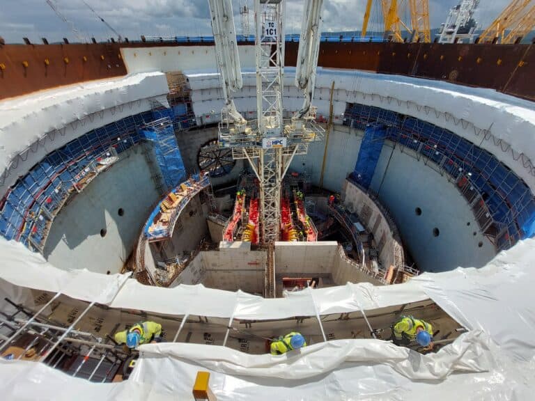 KAEFER UK & Ireland has used the Layher Allround scaffolding system scaffolding to conquer the challenges of the Hinkley Point C nuclear power station project. Their innovative solutions and dedication brought us one step closer to a clean energy future!