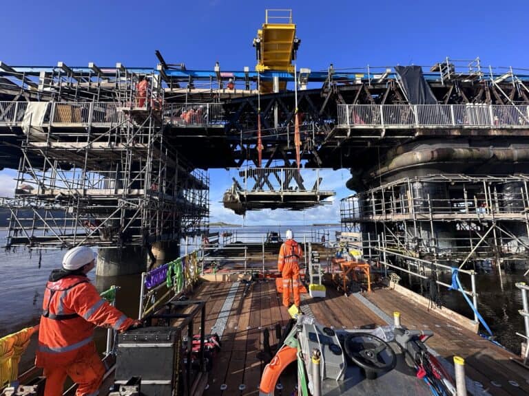 In an impressive demonstration of engineering innovation, the Cornwall-based startup ScaffFloat has recently accomplished a groundbreaking project in Barmouth, North Wales. 