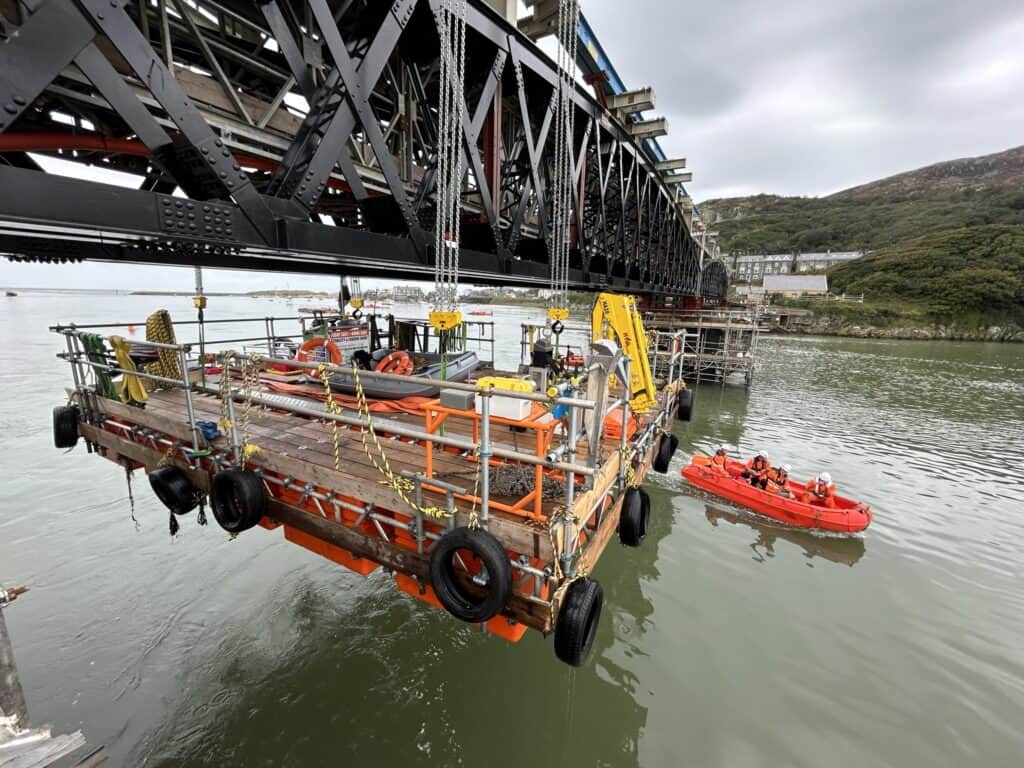 In an impressive demonstration of engineering innovation, the Cornwall-based startup ScaffFloat has recently accomplished a groundbreaking project in Barmouth, North Wales. 
