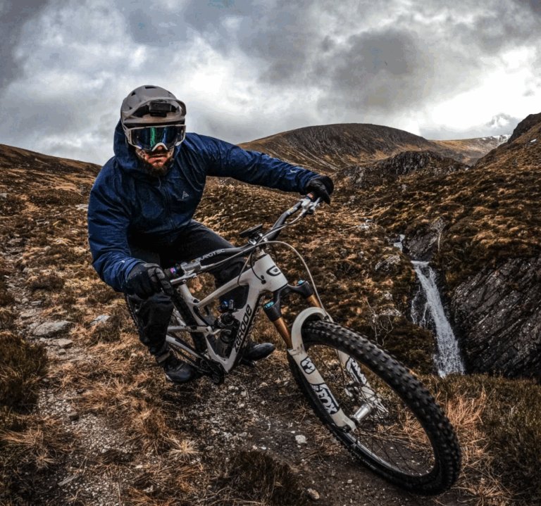A Scottish scaffolder has captured national attention after the BBC aired a documentary following his extraordinary eight-year mission to descend all 282 of Scotland’s Munros — with his mountain bike.