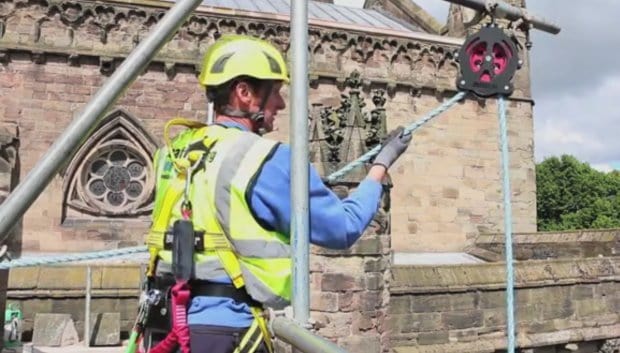 Scaffold pulley clearance wheel