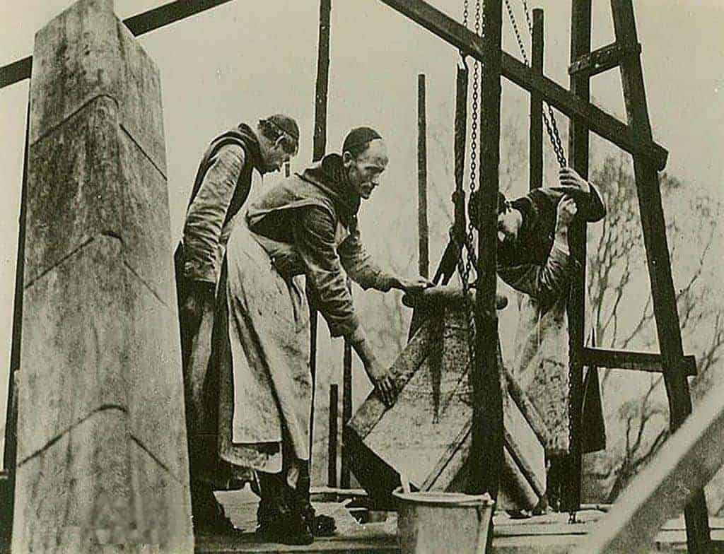 scaffolder-monks-building-buckfast-abbey-in-the-1930s