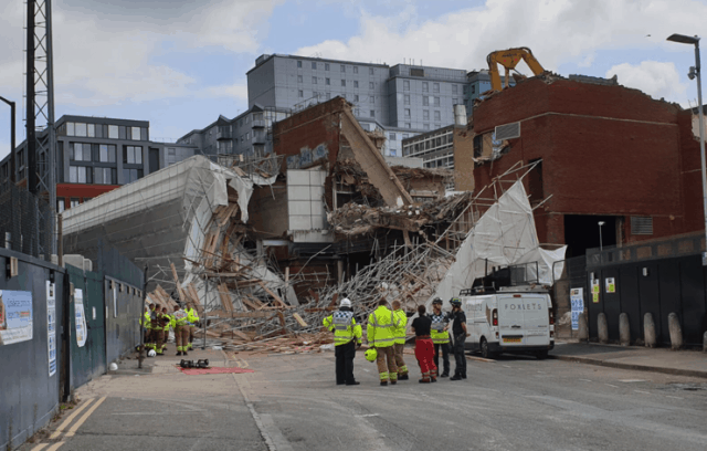 Reading Scaffold Collapse