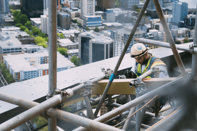 21% of construction employees have experienced bullying in the last year with almost 3 in 10 saying the bullying was just labelled as ‘banter’.