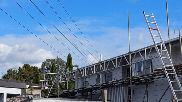A scaffolder who suffered a severe electric shock on-site in West Auckland, New Zealand has come off life support despite suffering horrific injuries. 