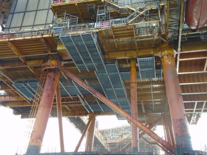 Bilfinger UK, in collaboration with Layher UK, designed the world’s first underdeck scaffolding system using FlexBeam to provide safe access to the underside of an oil rig.