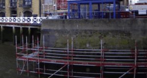 Hertfordshire-based Extreme Scaffolding, in collaboration with Layher UK, successfully tackled the high tidal range of the Thames River to establish a core sampling platform on the river wall.