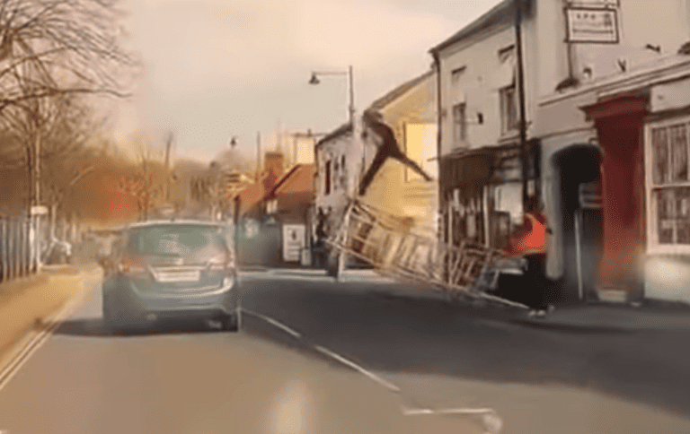 Dashcam Captures Dramatic Scaffold Fall in Buckingham