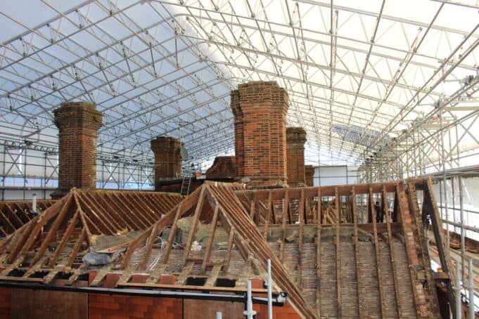 Fast Fix Scaffolding and Layher UK collaboration showcases advanced scaffolding in landmark restoration. Learn about the challenges overcome at the London Temple project.