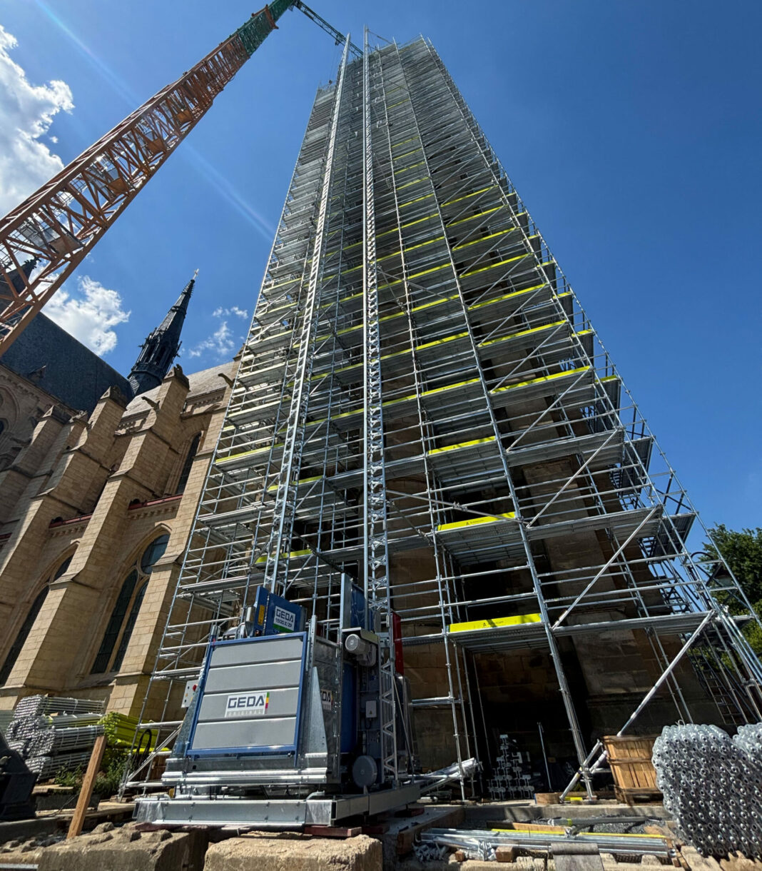 Work is underway to restore the imposing tower of St Martin’s Church in Arlon, Belgium, with German manufacturer GEDA providing specialist lifting equipment to support the project.