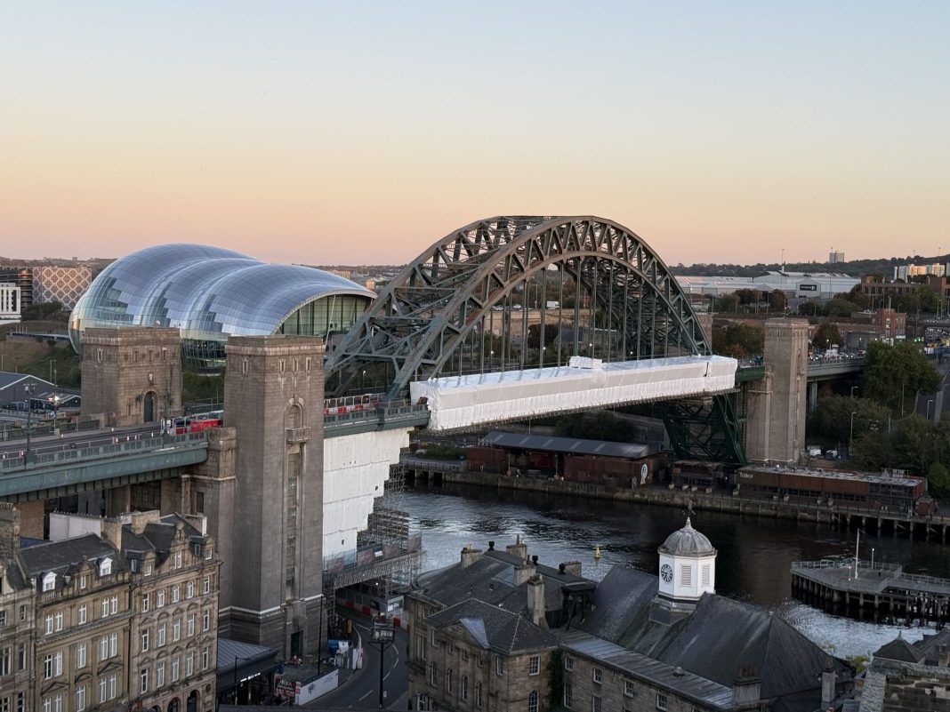 Scaffolders from Infrastructure Site Services Ltd and Final Seal – Shrink Wrap Specialists have completed another key stage of the Tyne Bridge restoration project.