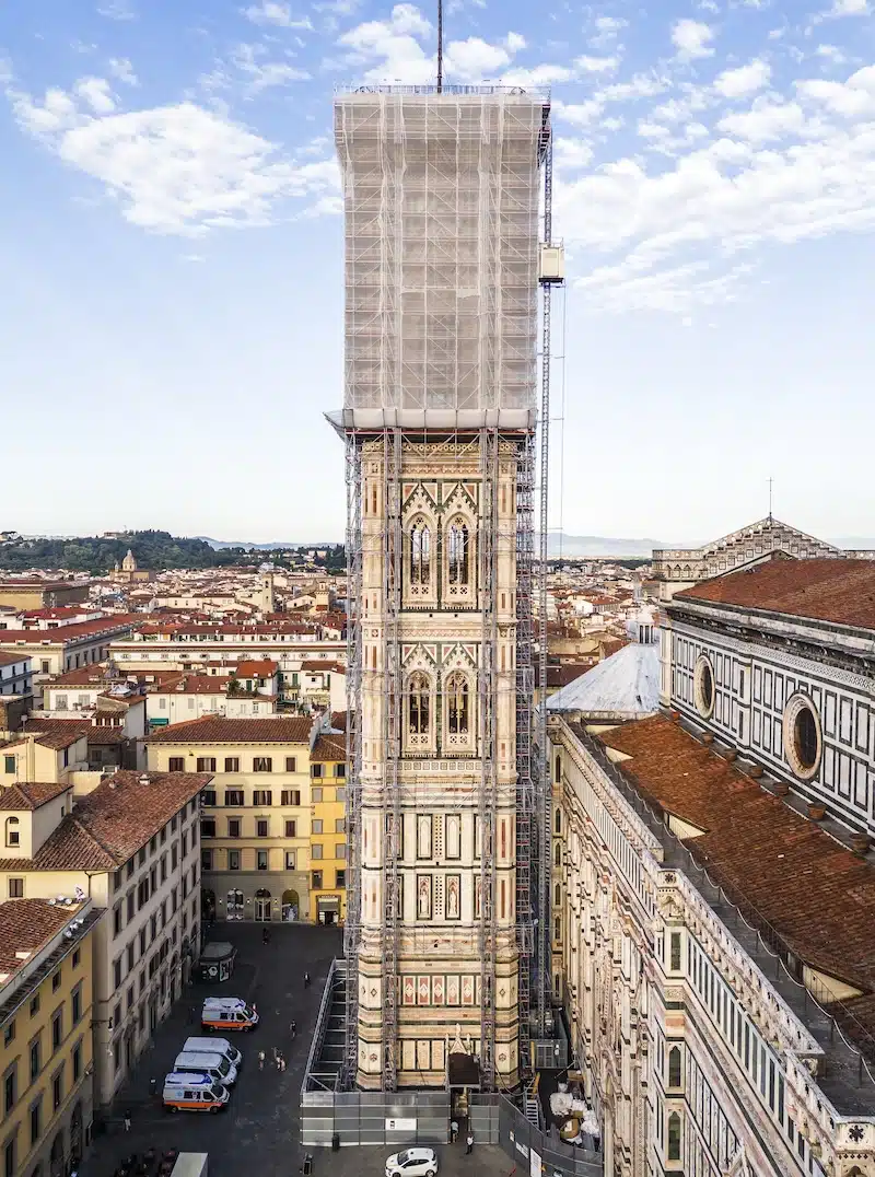 Full-height scaffold at Giotto’s Bell Tower with protective mesh around the upper working section